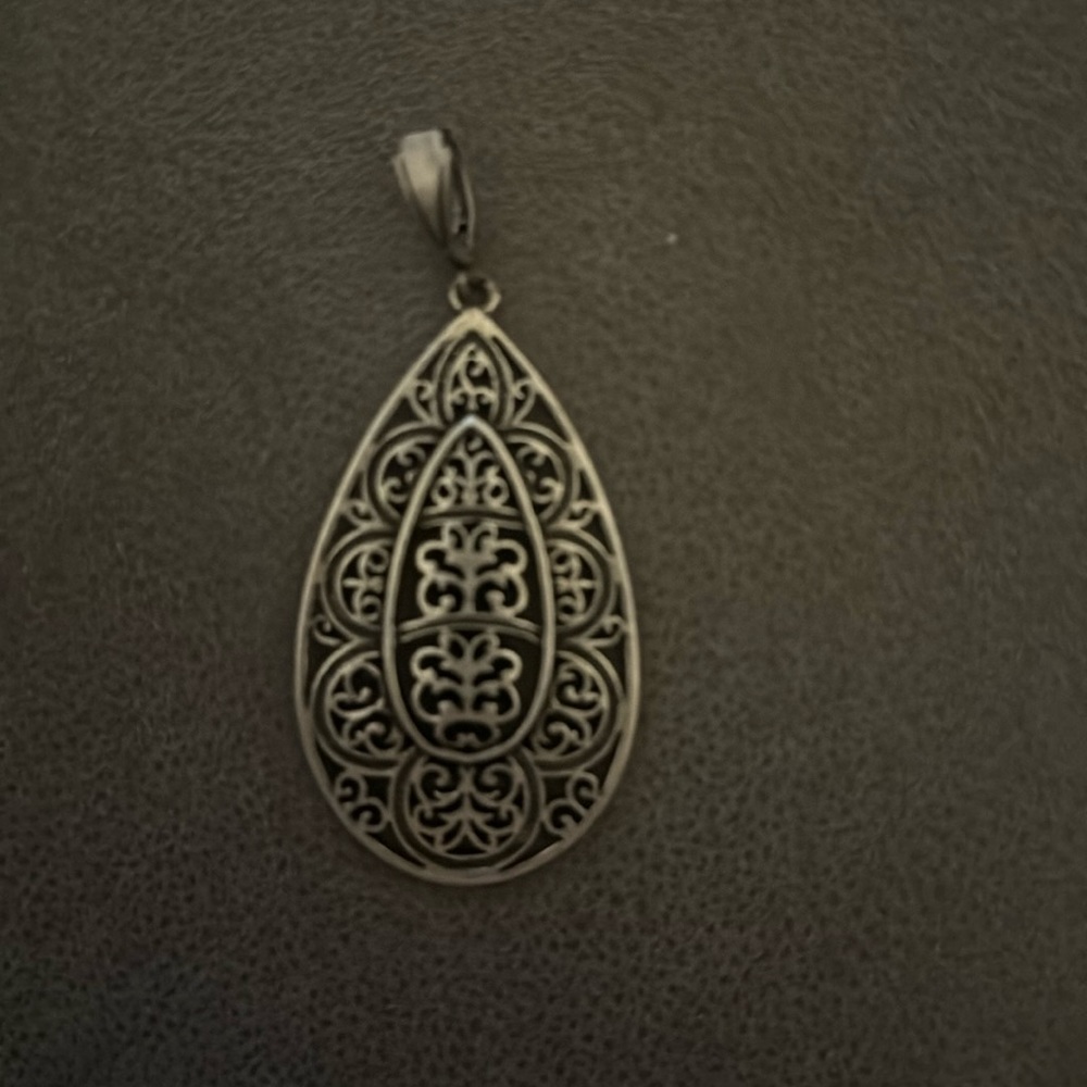 Premier Designs Silver Pendant